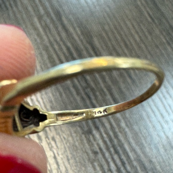 14K yellow gold and diamonds set in 14K white gold promise ring 1.18g - Picture 8 of 16